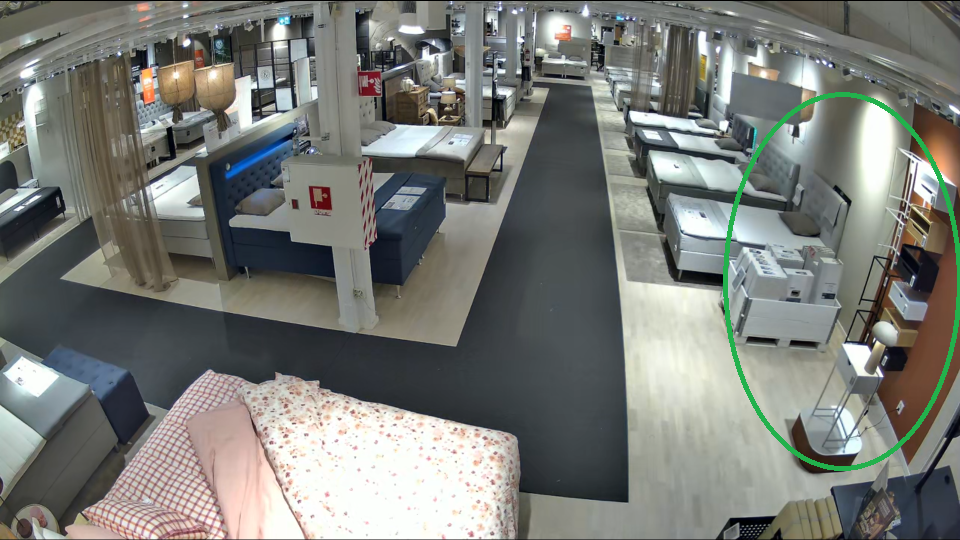 Butiksbild — ny placering, Plint synlig